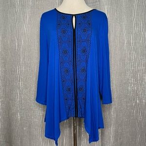 Adrianna Papell keyhole embroidered top. NWOT